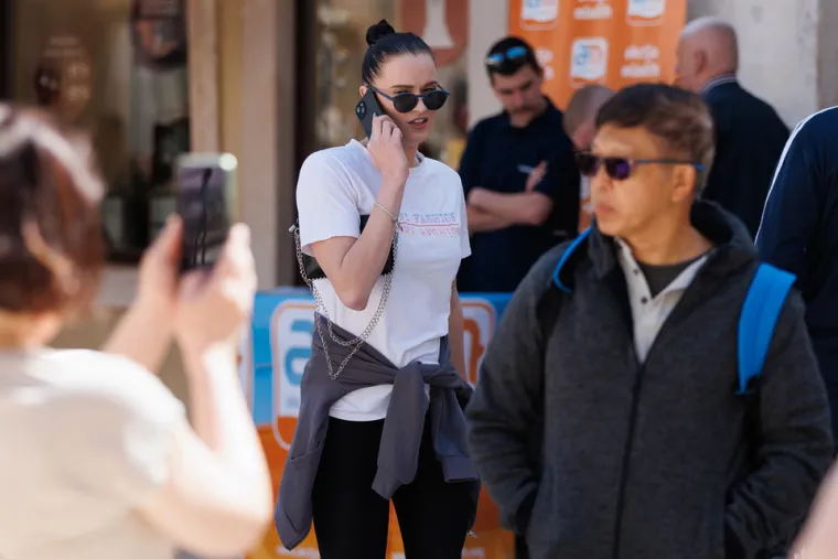 Zadar u pravom ljetnom điru: Zgodne Dalmatinke osvojile &scaron;picu u haljinama i kratkim hlačama