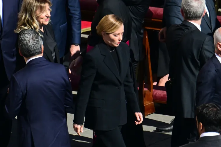 Pogledajte što je Zelenski obukao za sprovod pape Franje: Nije u odijelu, ali ni u ratnoj odjeći