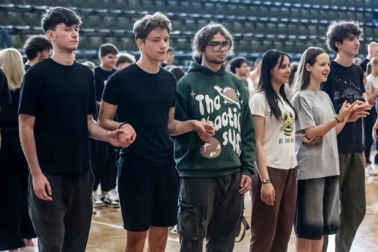 Osječki maturanti nisu se sramili pokazati svoje plesne vještine na podiju