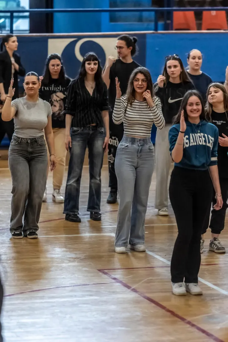 Osječki maturanti nisu se sramili pokazati svoje plesne vještine na podiju