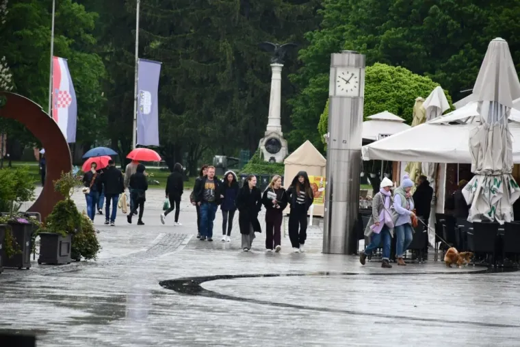 Kao da je pao snijeg: Čakovčanke se zabundale za šetnju gradom