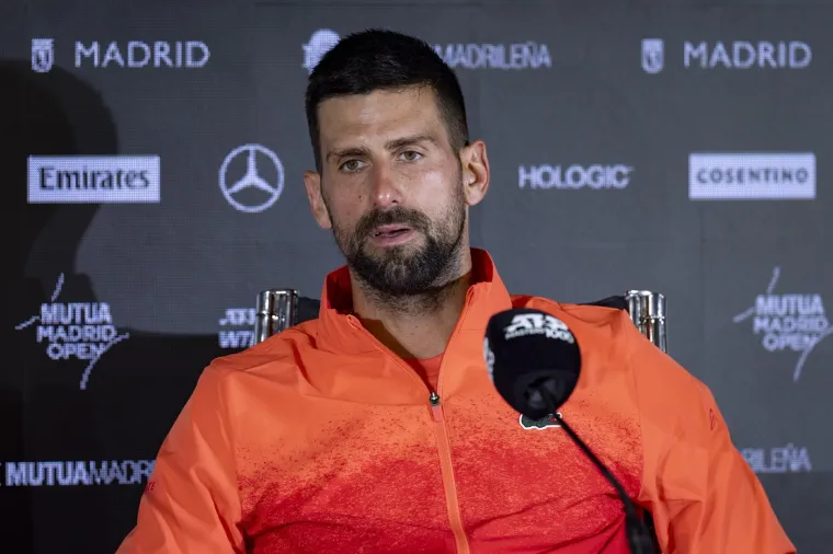 &quot;U ovih 20 godina, ono što mi se dogodilo u posljednjih 12 mjeseci, nikada mi se nije dogodilo. Ali sve je to dio sporta. Prihvaćam da su okolnosti takve i pokušavam iz njih izvući najbolje za sebe. Moram se nositi s tim. Uvijek se trudim biti optimističan, ali puno se toga promijenilo u mojim udarcima, u mom tijelu, u mom kretanju. Ali i dalje se osjećam nervozno i ​​pod stresom, osjećam uzbuđenje kada izađem na teren. I dalje uživam u natjecanju&quot;, istaknuo je.