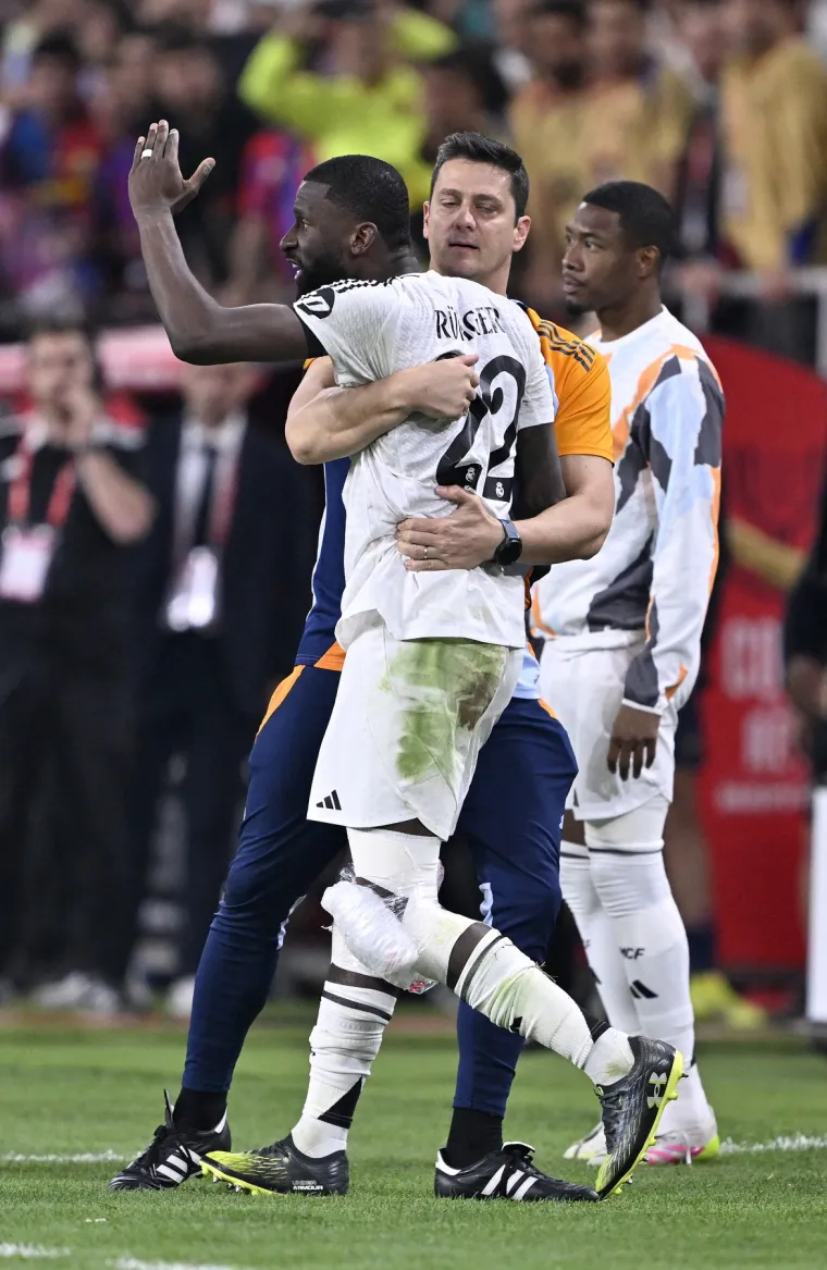 Rudiger je crveni karton zaradio kada je bacio komad leda prema glavnom sudcu te ga zbog toga vjerojatno čeka ne&scaron;to duža pauza, ali njegova kazna jo&scaron; nije poznata.