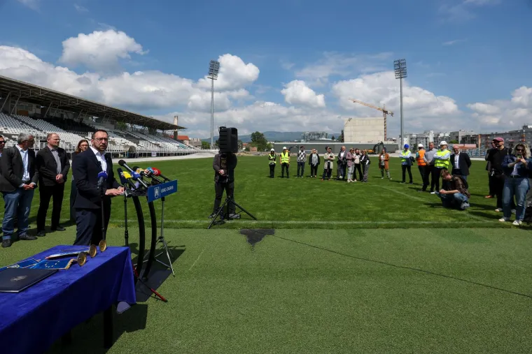 Boban i Zajec zasukali rukave i dohvatili lopate: Pogledajte kako izgleda početak radova u Kranjčevićevoj