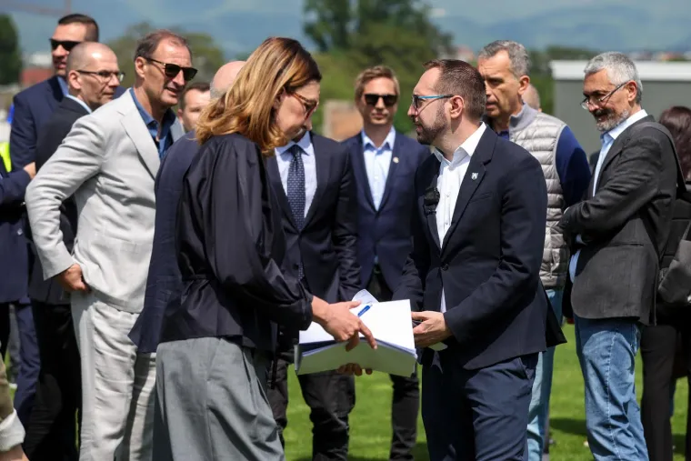 Boban i Zajec zasukali rukave i dohvatili lopate: Pogledajte kako izgleda početak radova u Kranjčevićevoj