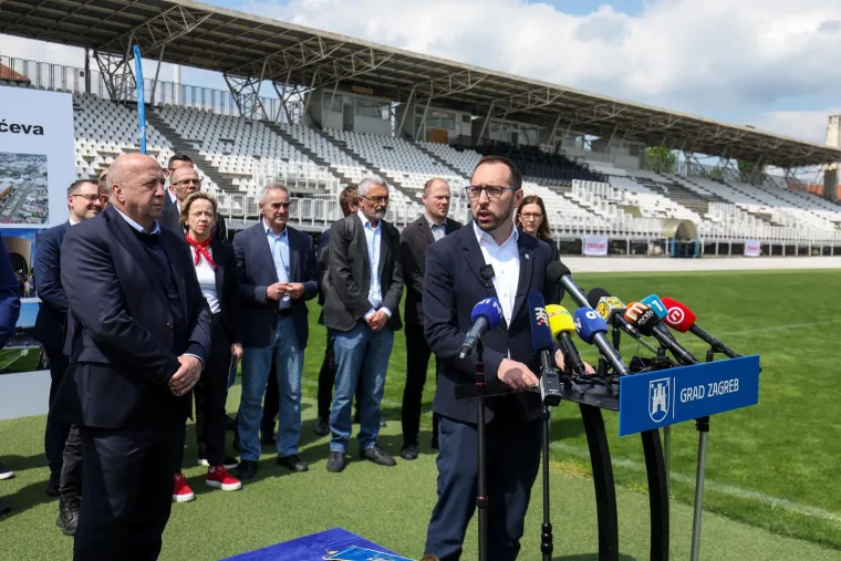 Boban i Zajec zasukali rukave i dohvatili lopate: Pogledajte kako izgleda početak radova u Kranjčevićevoj