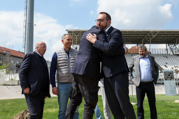 Boban i Zajec zasukali rukave i dohvatili lopate: Pogledajte kako izgleda početak radova u Kranjčevićevoj