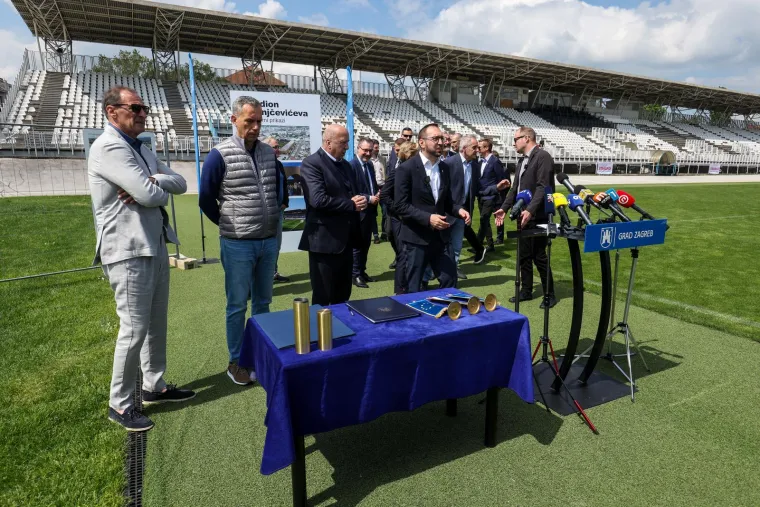 Boban i Zajec zasukali rukave i dohvatili lopate: Pogledajte kako izgleda početak radova u Kranjčevićevoj