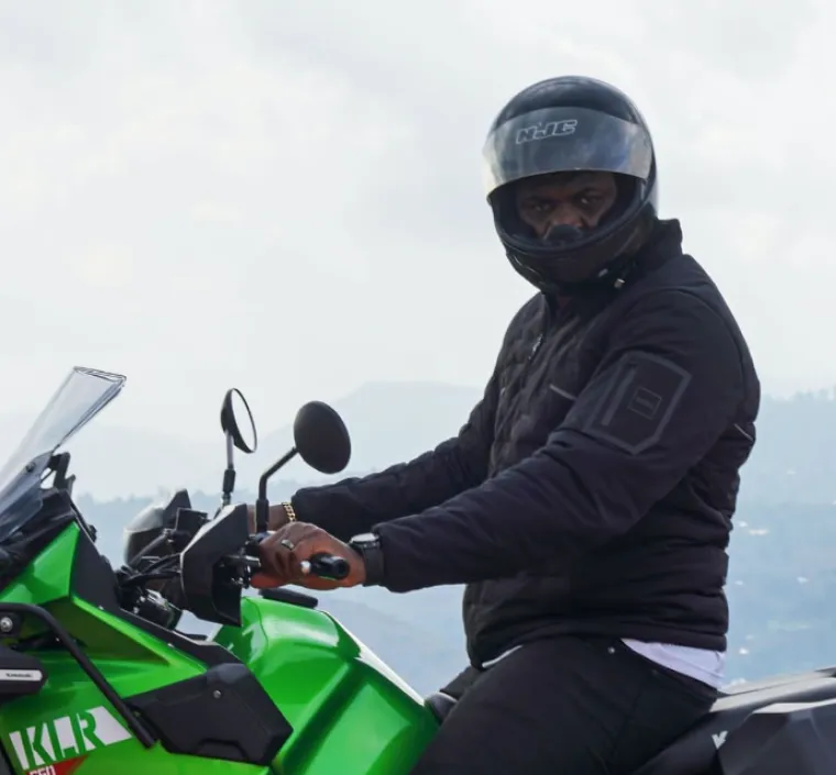 TRAGEDIJA: Bivši UFC prvak u teškoj kategoriji Francis Ngannou navodno je bio uključen u nesreću na motociklu u Kamerunu koja je rezultirala smrću 17-godišnje djevojke.