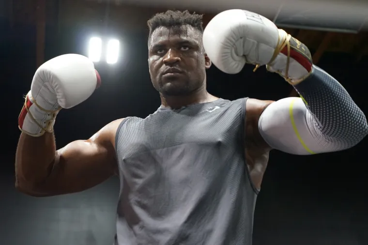 Francis Ngannou motorom naletio na maloljetnicu: Ozljede su bile prete&scaron;ke, preminula u bolnici
