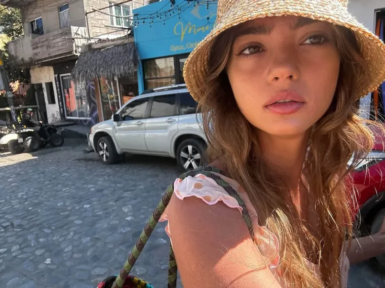 Inka Williams (25)  je australska manekenka koja se rodila  u Melbourneu, a odrasla je na Baliju u Indoneziji. Manekenstvom se počela baviti još u mladosti