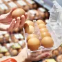 Jaja su poskupjela i postala lice inflacije. Cijena jednog kartona jaja je 6,23 dolara. Do ogromne nestašice jaja na policama američkih trgovina došlo je uslijed masovnog pomora kokoši, kako bi se spriječilo širenje ptičje gripe. Sada, jaja su dostupna u trgovinama, ali uz ograničenja pri kupnji. Odnosno, negdje se može kupiti samo jedan paket. 
