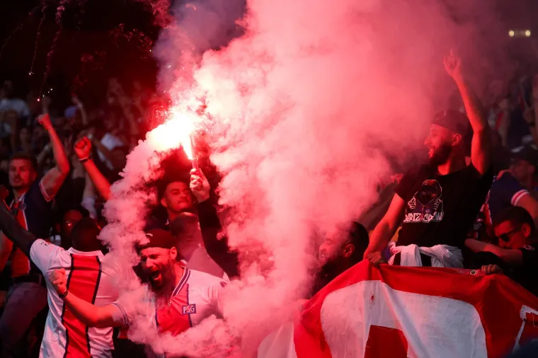Ultrasi PSG-a napravili ludnicu na Emiratesu: Zasjenili i koreografiju domaćina u Londonu