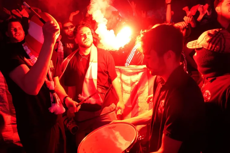 Ultrasi PSG-a napravili ludnicu na Emiratesu: Zasjenili i koreografiju domaćina u Londonu