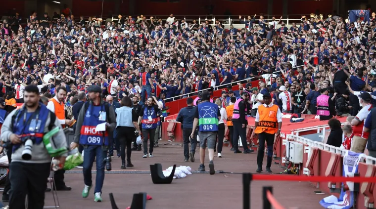 Ultrasi PSG-a napravili ludnicu na Emiratesu: Zasjenili i koreografiju domaćina u Londonu