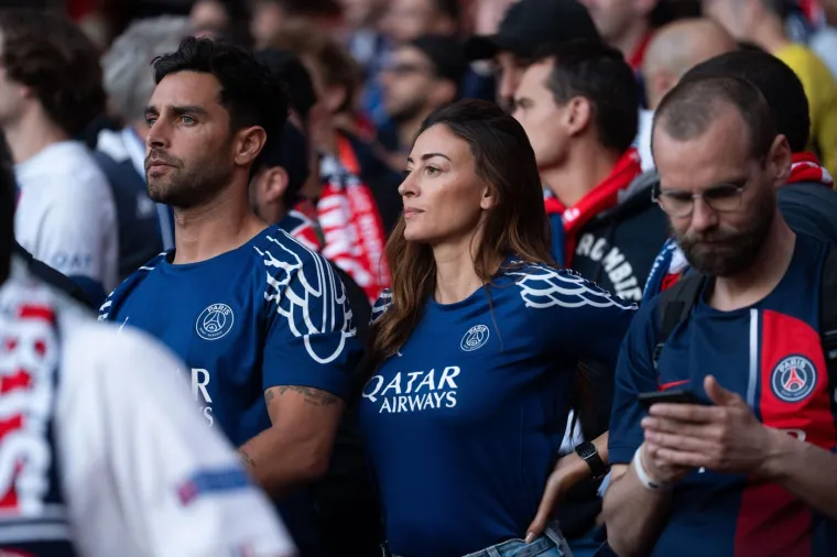 BODRI PSG: Misteriozna brineta snimljena na Emiratesu. 