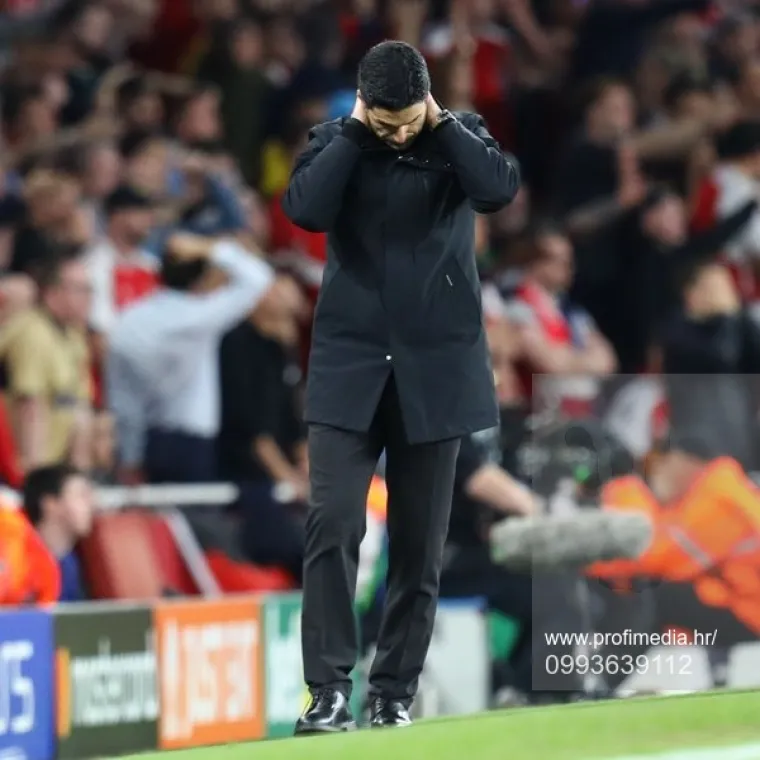 Kamere snimile trenutak ludila i misterioznu brinetu: Legende sve vidjele s tribina