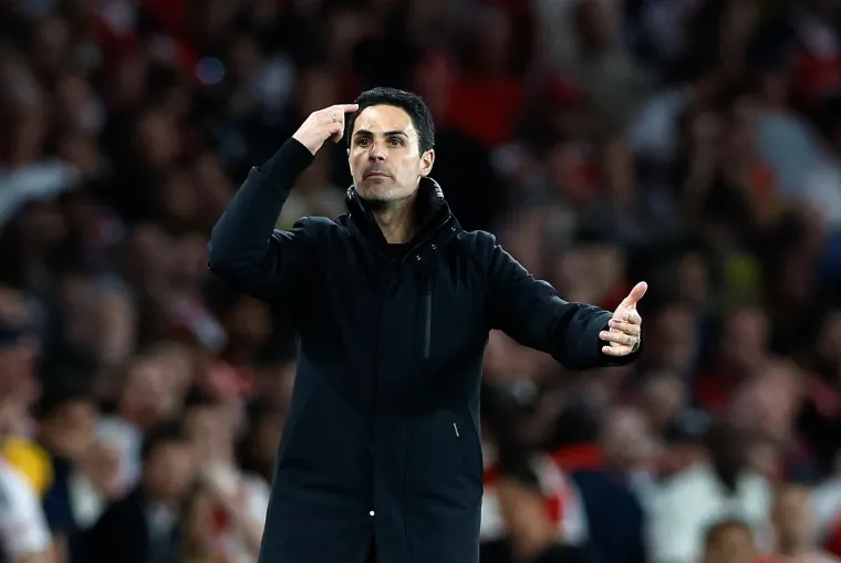 Kamere snimile trenutak ludila i misterioznu brinetu: Legende sve vidjele s tribina