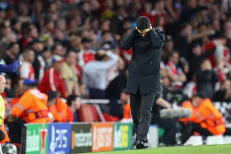 Kamere snimile trenutak ludila i misterioznu brinetu: Legende sve vidjele s tribina