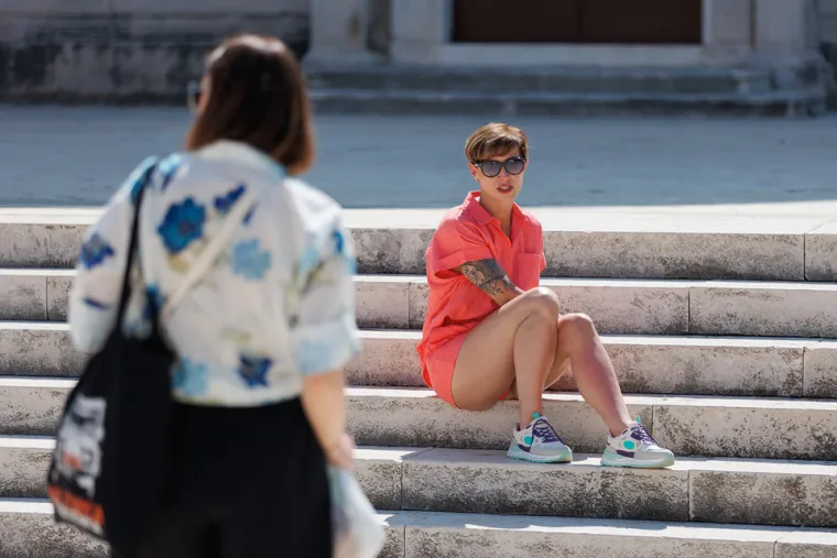 Duge noge i uska suknja: Dvije ljepotice donijele su ljeto u Zadar
