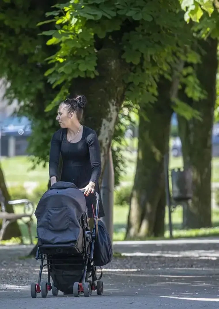 Karlovačka špica poput modne piste: Prolaznica u kratkoj haljini sve zasjenila