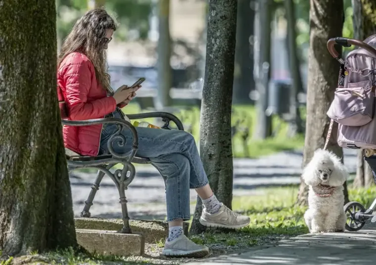 Karlovačka špica poput modne piste: Prolaznica u kratkoj haljini sve zasjenila