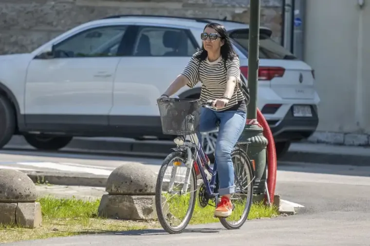 Karlovačka špica poput modne piste: Prolaznica u kratkoj haljini sve zasjenila