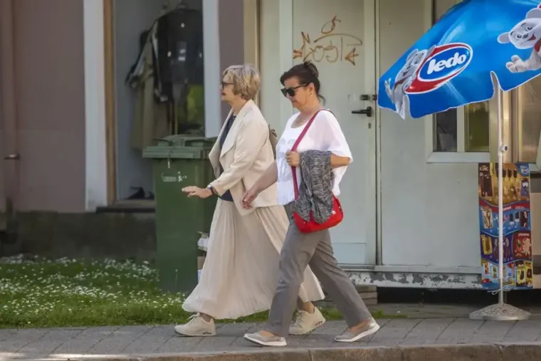 Karlovačka špica poput modne piste: Prolaznica u kratkoj haljini sve zasjenila