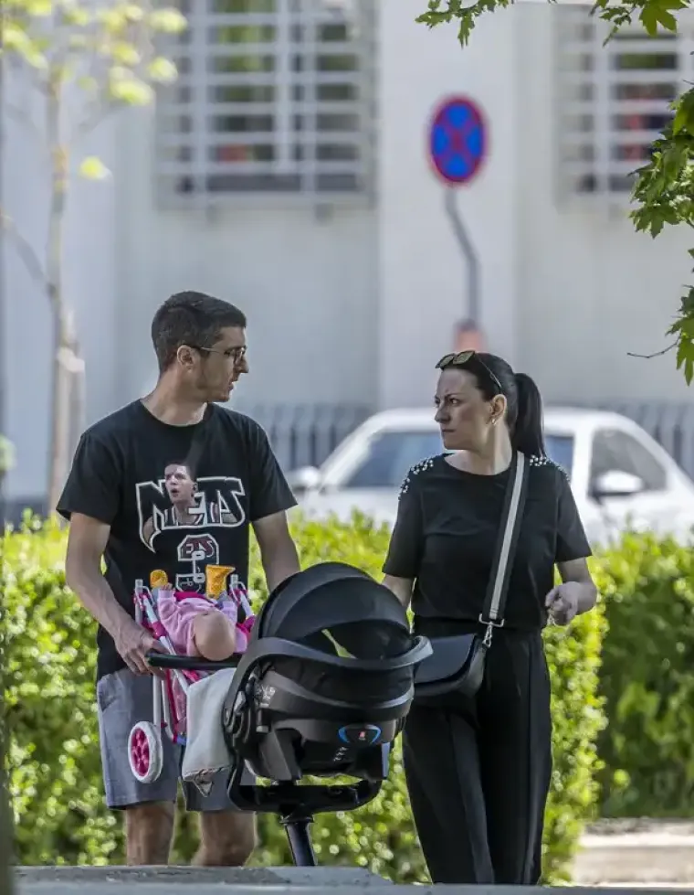 Karlovačka špica poput modne piste: Prolaznica u kratkoj haljini sve zasjenila