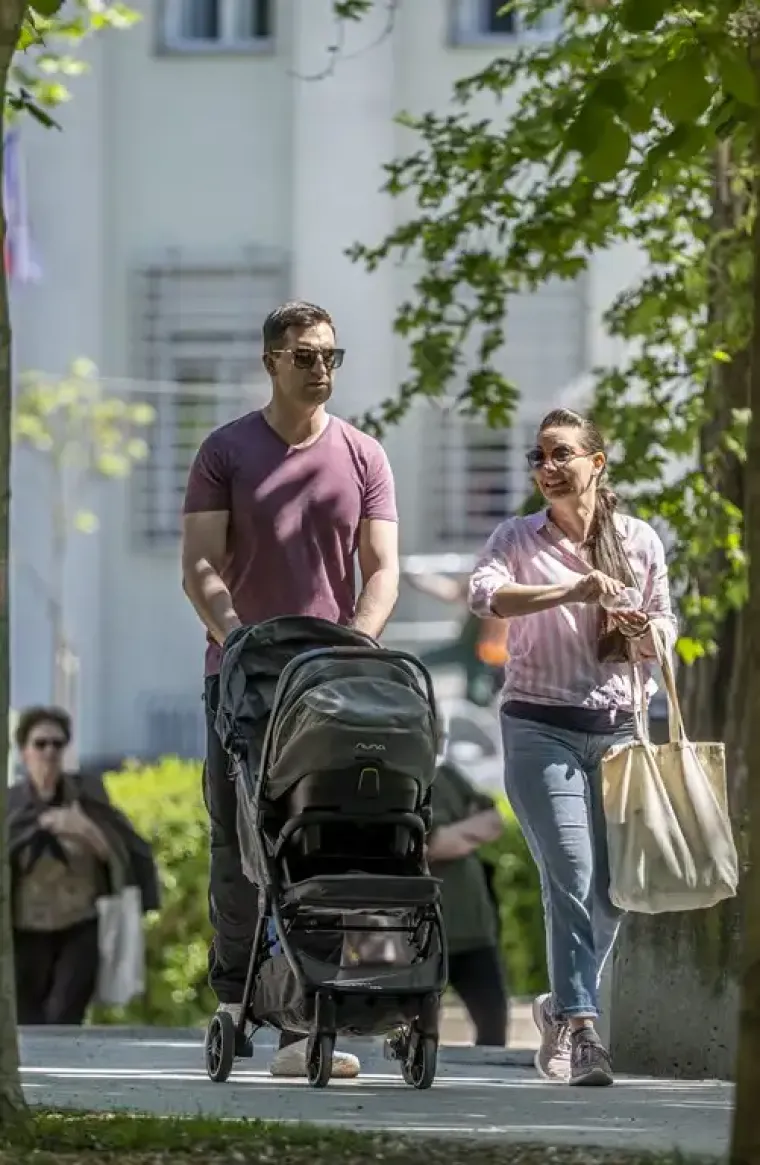 Karlovačka &scaron;pica poput modne piste: Prolaznica u kratkoj haljini sve zasjenila