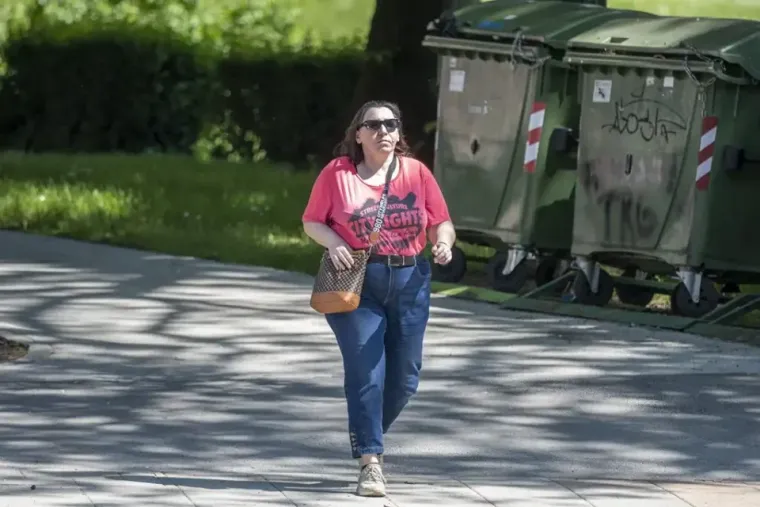 Karlovačka &scaron;pica poput modne piste: Prolaznica u kratkoj haljini sve zasjenila