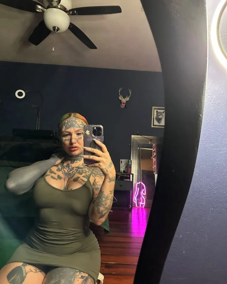 Jedna od najzanimljivijih tvrdnji Orylan odnosi se na njezin rascijepljeni jezik, za koji kaže da joj omogućava kušanje dvije različite stvari istovremeno.