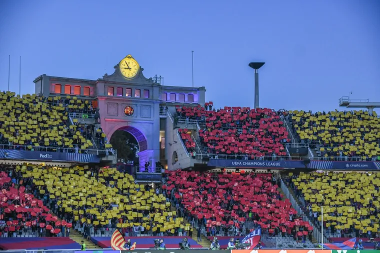 Spektakularno zdanje koje je izgrađeno prije 95 godina, a obnovljeno za Olimpijske igre 1992. Trenutačno je zamjenski dom Barcelone dok se renovira Camp Nou.