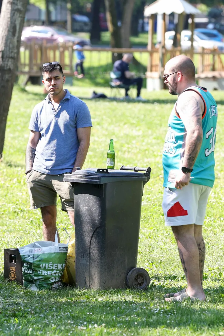 Dekice na travi, miris ro&scaron;tilja u nosnicama: Na Bundeku sve po starom! Evo kako Zagrepčani uživaju