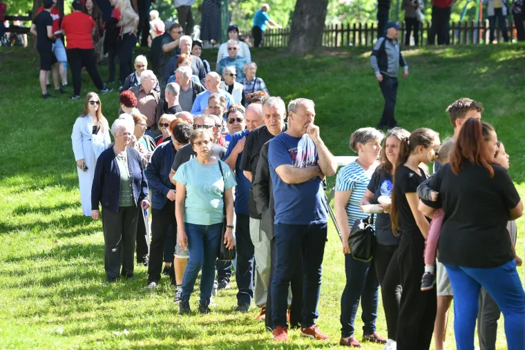 Roštilj i grah po cijeloj Hrvatskoj! Od Čakovca preko Osijeka do Vodica: Dimi se i ori od pjesme