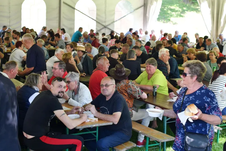 Roštilj i grah po cijeloj Hrvatskoj! Od Čakovca preko Osijeka do Vodica: Dimi se i ori od pjesme