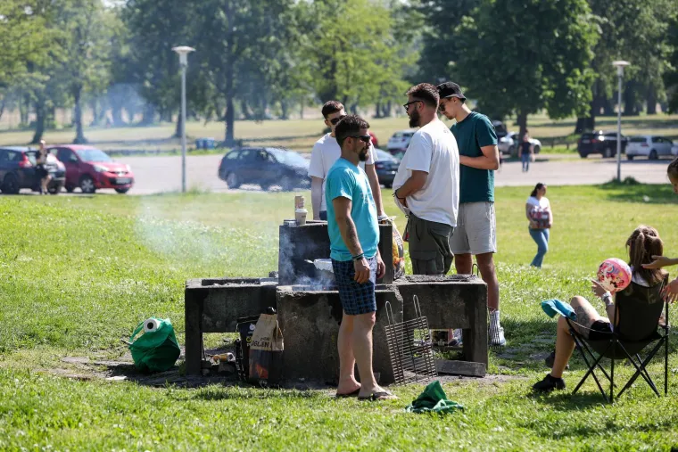 Ro&scaron;tilj i grah po cijeloj Hrvatskoj! Od Čakovca preko Osijeka do Vodica: Dimi se i ori od pjesme