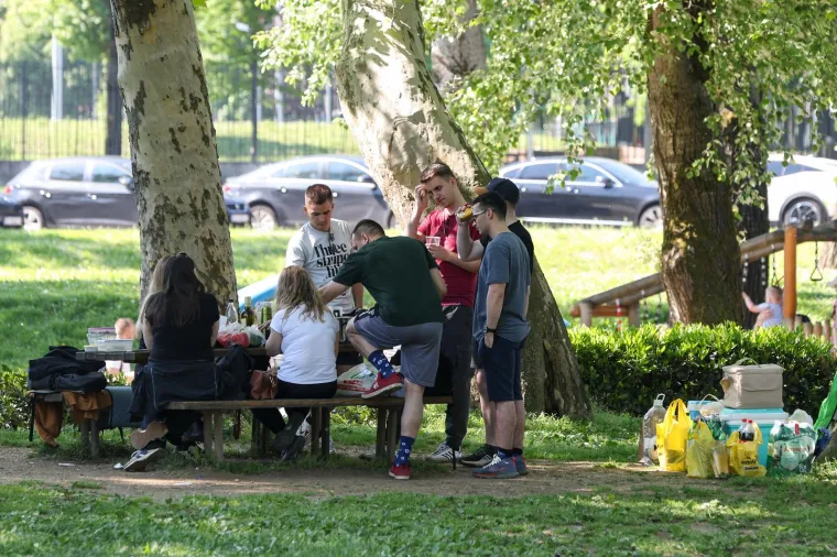Svježi zrak odgovara svima, pa su ondje danas i djeca i mladi i stariji. 