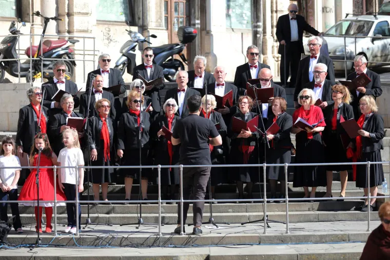Ro&scaron;tilj i grah po cijeloj Hrvatskoj! Od Čakovca preko Osijeka do Vodica: Dimi se i ori od pjesme