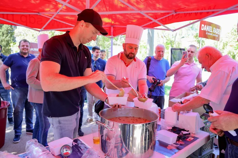 Ro&scaron;tilj i grah po cijeloj Hrvatskoj! Od Čakovca preko Osijeka do Vodica: Dimi se i ori od pjesme