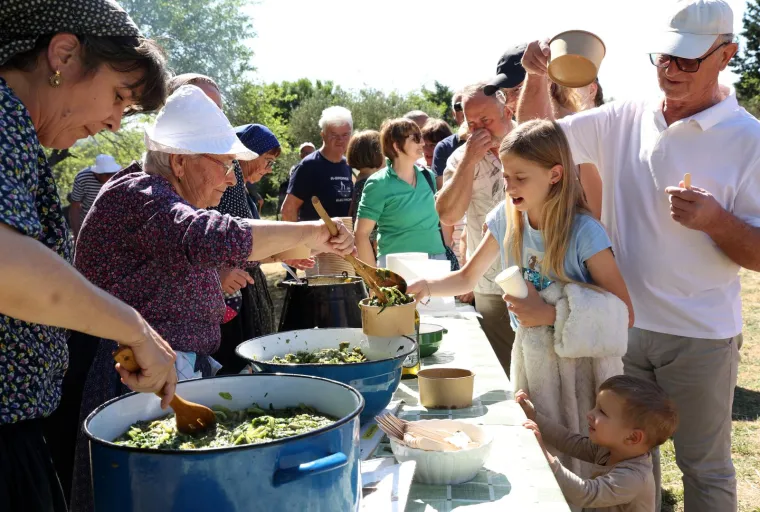 Ro&scaron;tilj i grah po cijeloj Hrvatskoj! Od Čakovca preko Osijeka do Vodica: Dimi se i ori od pjesme
