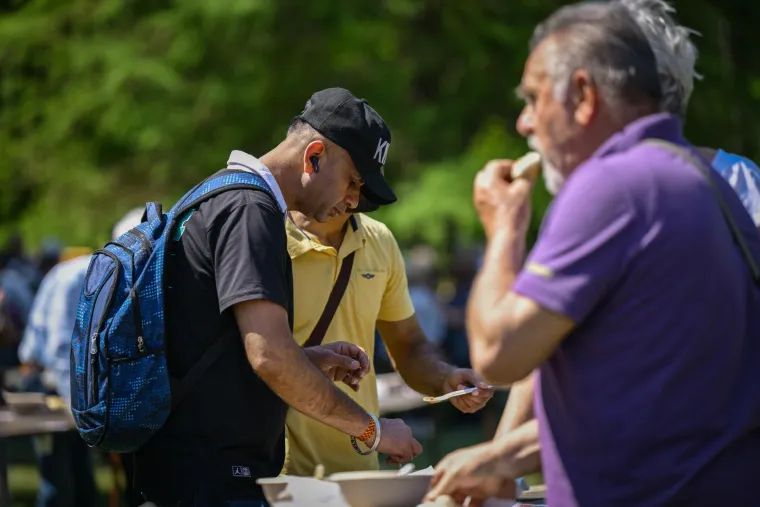 Kao da sutra ne postoji! Nesnosni redovi za besplatan grah, pogledajte ove prizore