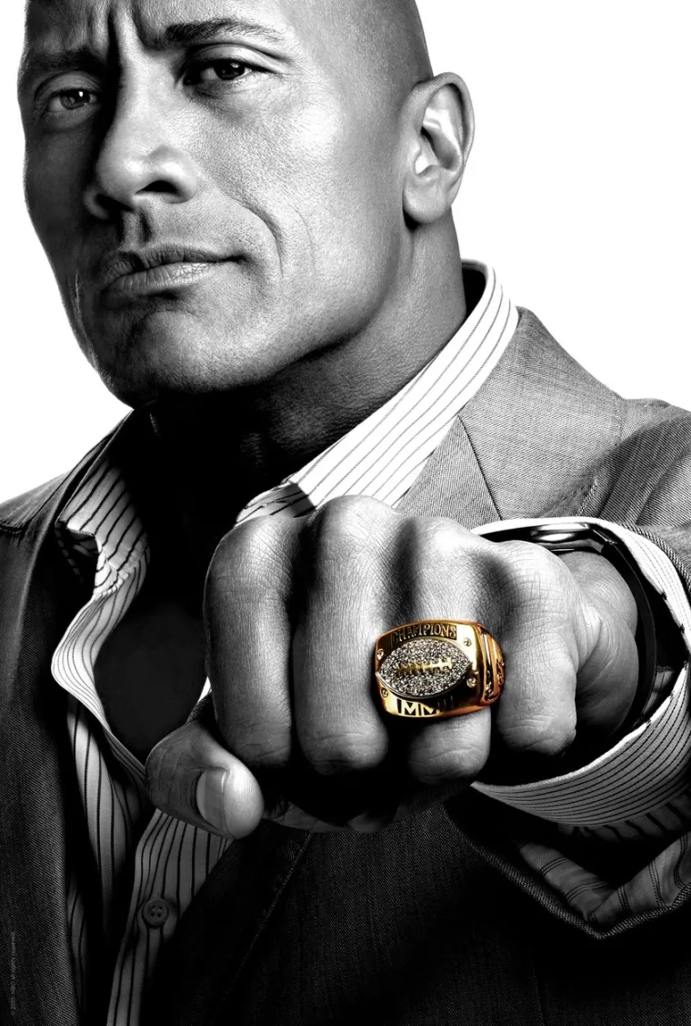 Odrastajući na Havajina, Dwayne je bio pomalo problematičan. Prije sedamnaeste godine, &quot;The Rock&quot; bio je uhićen oko osam puta zbog krađi. Bio je dio skupine koja je pljačkala turiste. 