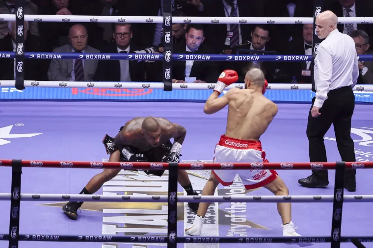 Kontroverzni meč umalo zavr&scaron;io tragično, pogledajte &scaron;to se događalo: 'Sin mi je skoro umro'