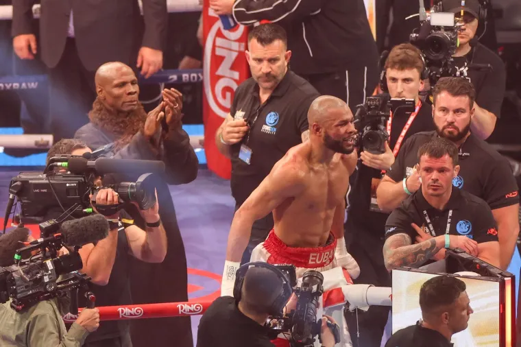 Kontroverzni meč umalo zavr&scaron;io tragično, pogledajte &scaron;to se događalo: 'Sin mi je skoro umro'