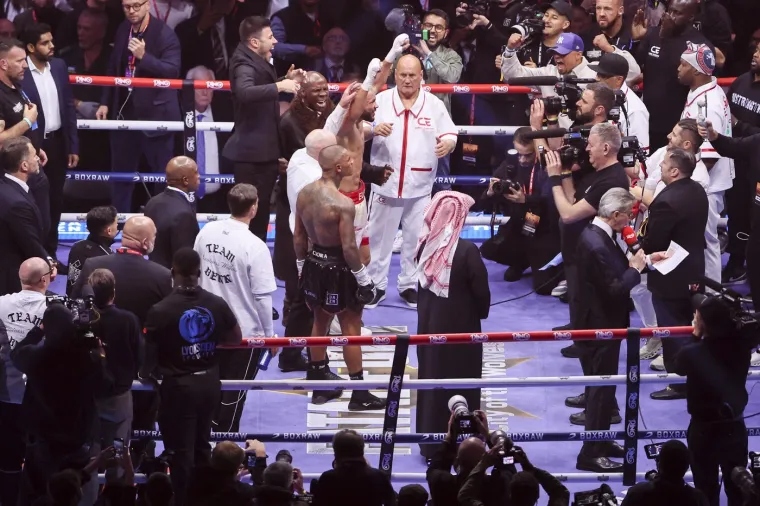 Kontroverzni meč umalo zavr&scaron;io tragično, pogledajte &scaron;to se događalo: 'Sin mi je skoro umro'