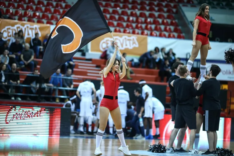 CEDEVITAŠICE ZAPALILE DVORANU: Vatrene plesačice oduševile publiku svojim vještinama