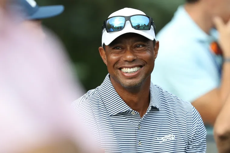 Golfska superzvijezda Tiger Woods (48) doživio je težak udarac za svoju karijeru i ugled nakon što je 2009. izbio skandal oko njegovih izvanbračnih afera. Woods je izgubio brojne sponzorske ugovore, razveo se od supruge te je na neko vrijeme napustio golf. 