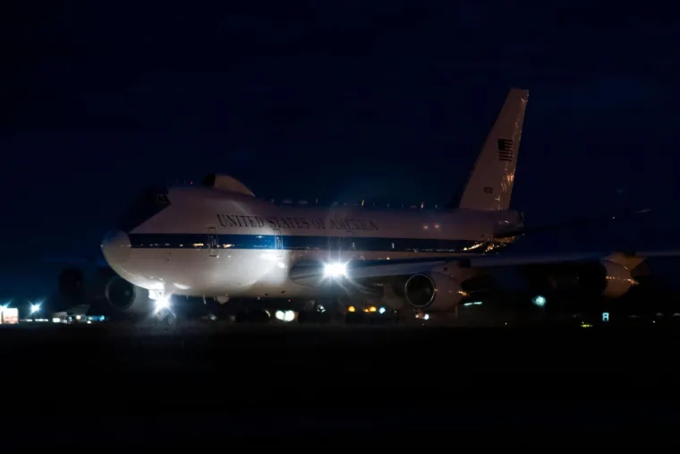 Dolet mu je 11.500 kilometara, kreće se maksimalnom brzinom od 969 km/h, može letjeti do 12 sati bez nadopune goriva, a kapacitet posade je do 112 osoba.
