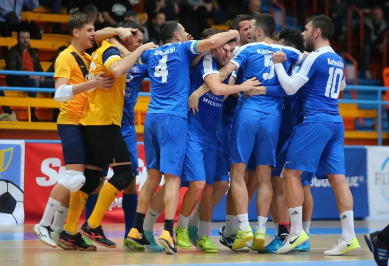 Momčadi Cvjetno Poliklinika Milojević i Biberon Amarena Split igrat će u finalu 47. izdanja malonogometnog turnira Kutija šibica. Cvjetno Poliklinika Milojević je u polufinalu nakon sedmeraca pobijedila Big Bang Team 4-3 (2-2), dok je Biberon Amarena Split pobijedio branitelja naslova Pizzeriju Stari Zagreb-BL-FS sa 3-1.